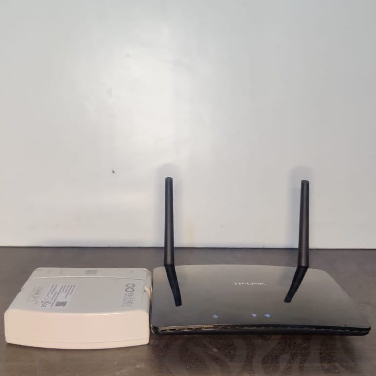 Energy Intelligence router UPS next to  tp-link router to compare size