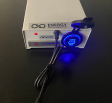 Load image into Gallery viewer, Front view of Energy Intelligence laptop powerbank with combo USB-C and Barrel/Square laptops charger. The USB-C charger light is on.

